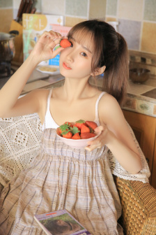 每个世界都被主角睡来睡去可乐饼